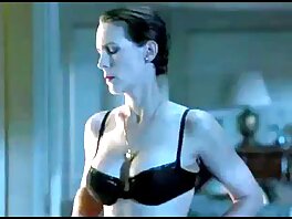 პაწაწინა ქერა იღებს მონსტრის მამლის ვიდეოს (რაილი ვარსკვლავი)